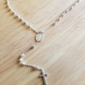 Mia Fiore Rosary Necklace 2025